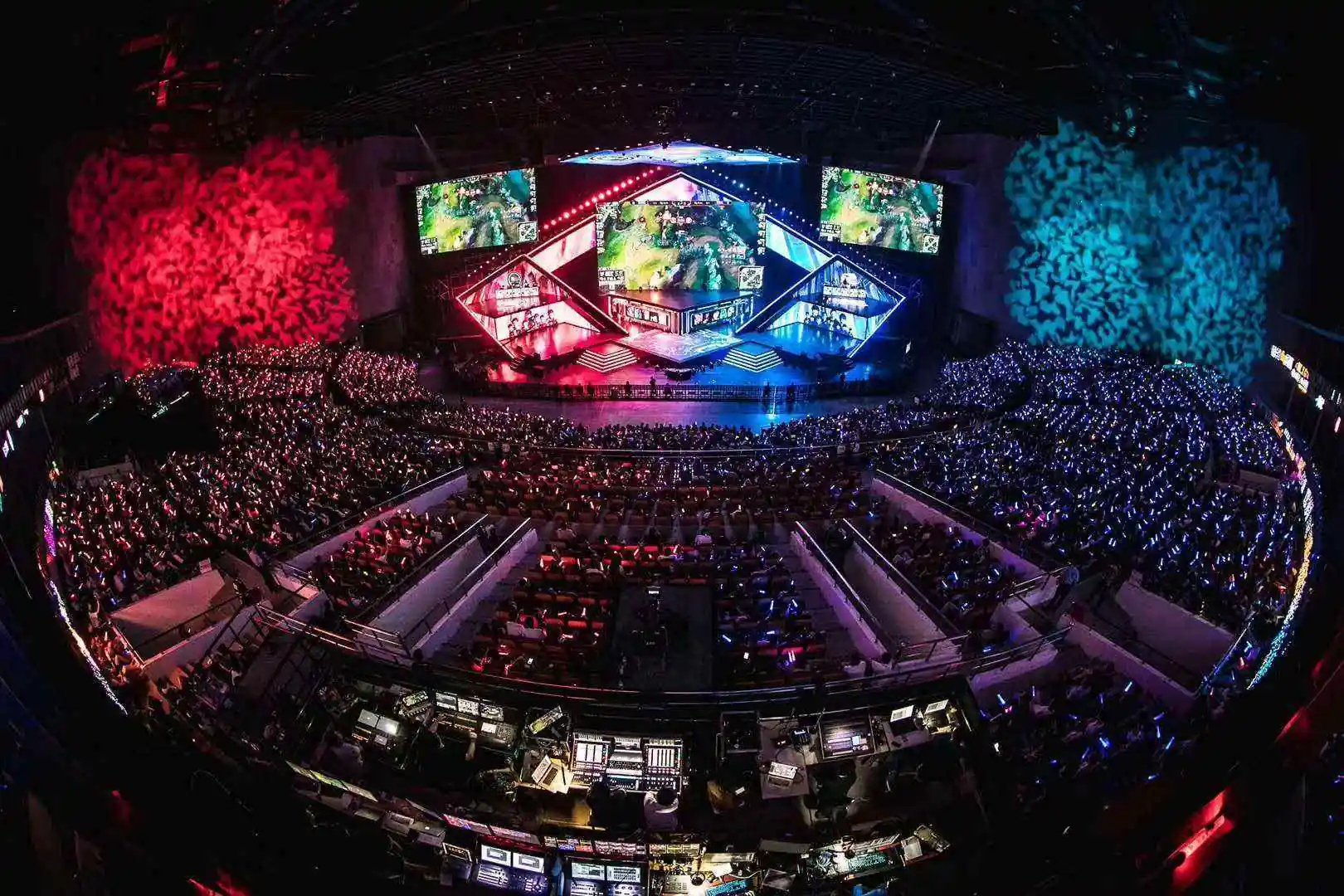 喻文波分享英雄联盟S15全球总决赛赛前准备与心态调整，揭秘运动式训练与英雄联盟战术团队配合